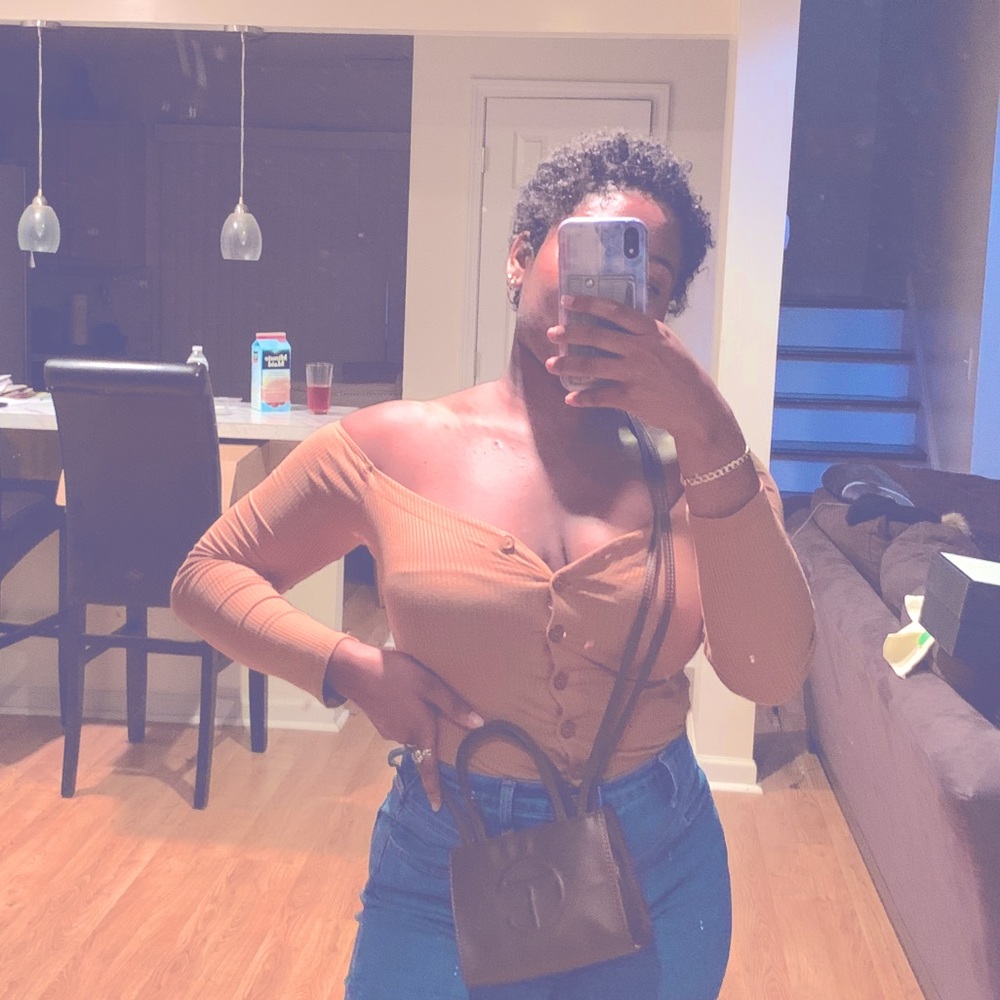 Meet your Posher, Olivia